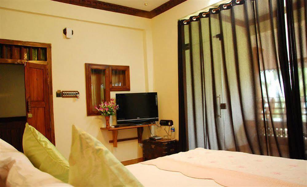 Kovalam Beach Hotel Exterior foto